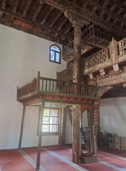 Mahmut Bey Camisi  Mekan