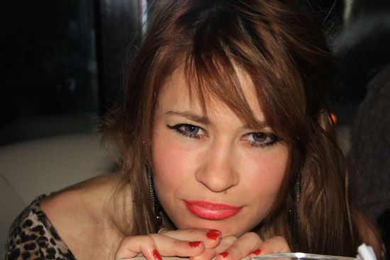 Alis Volat Propris Model Leila