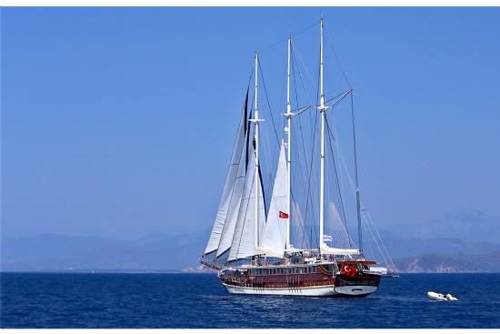 Beyaz Yelkenlerin ki Tarafa Tadklar