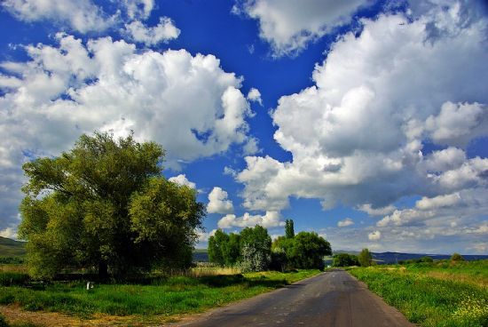 Yollar Ve Bulutlar