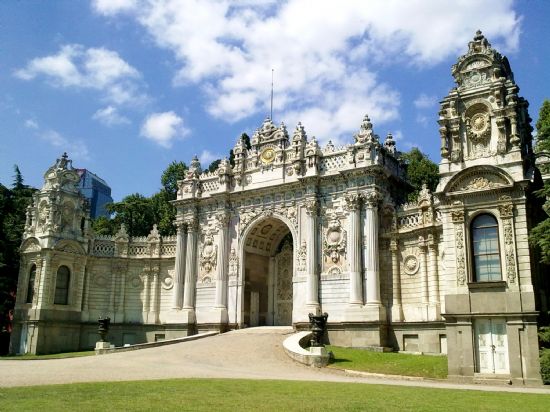 Dolmabahe Gate