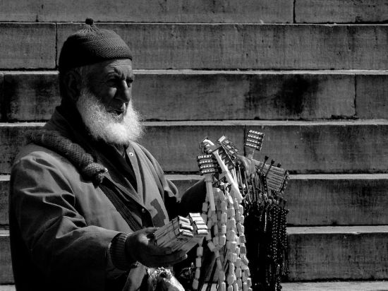 Bir Ya�l� Sat�c�