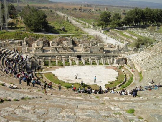 Efes Tiyatrosu Ve Eski Liman Yolu