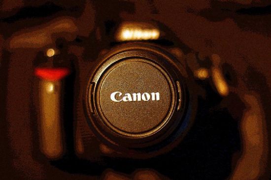 Canon Nikon’a Kapak Oldu :)