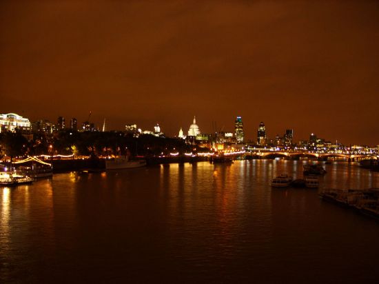 Londra Thames Nehri