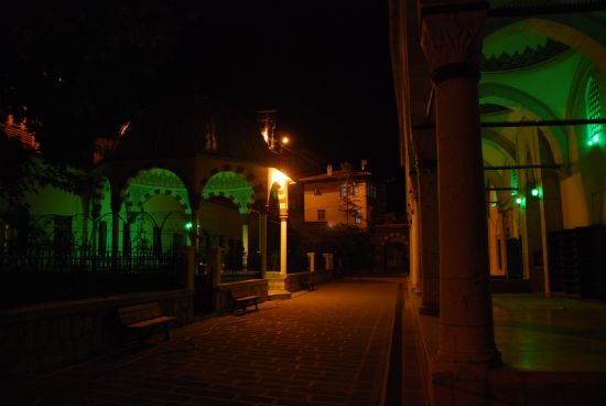 Sessizliin Sesi Cami Avlusunda...