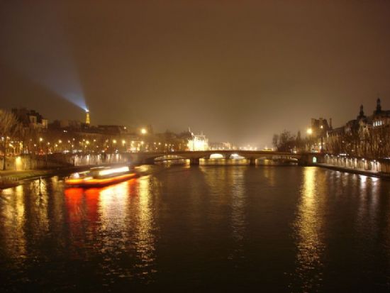 Paris Gecesi
