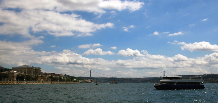 Sularn zerinde Tarih Kokuyordu..