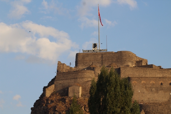 Vatan Sana Minnettard�r!