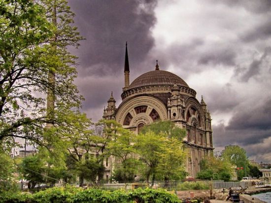 Dolmabahe Camii