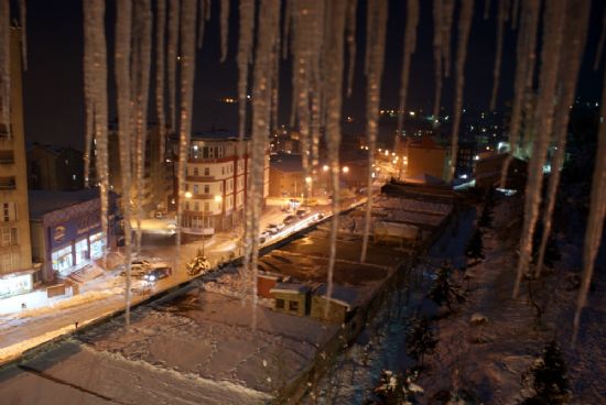 Buz Ve Gece Hakkari