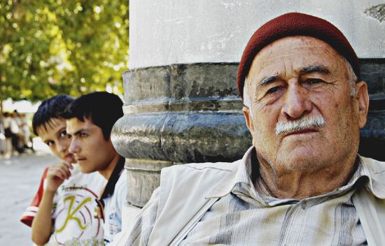 Cami Avlusundan, Namaz� Beklerken...