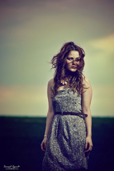 O U T S  D E O F F R A M E