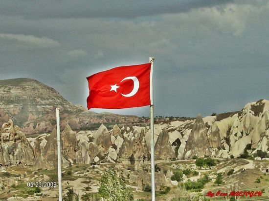 Mavi Gklerin Kzl Ve Beyaz Ss