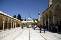 Dergah Camii Avlusu