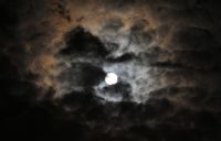 Yagmur Bulutu Ve Ay