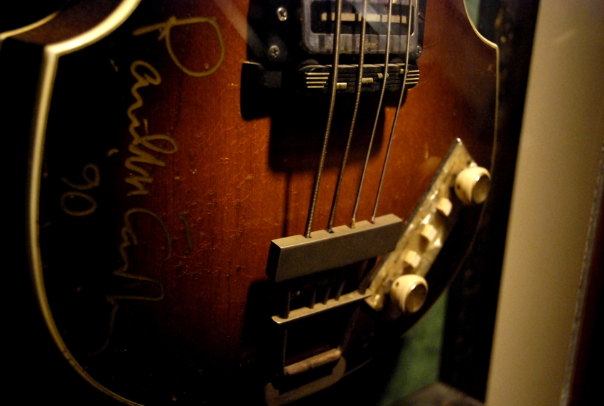 THE BEATLES/ BASS GUITAR