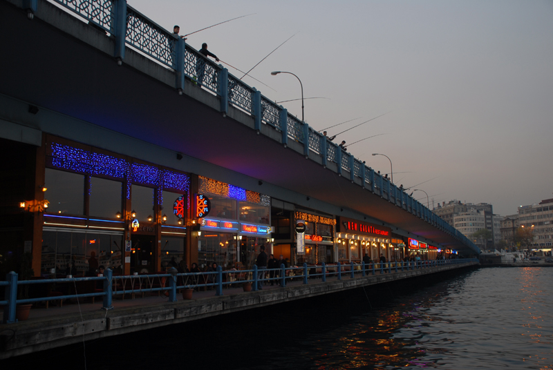 Galata K�pr�s�'nde bir g�ne daha veda