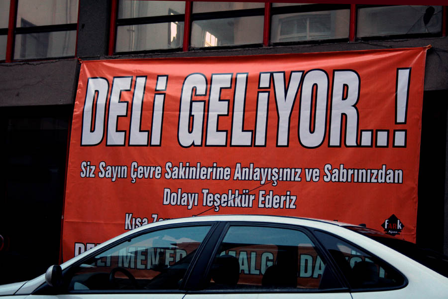 Deli geliyor