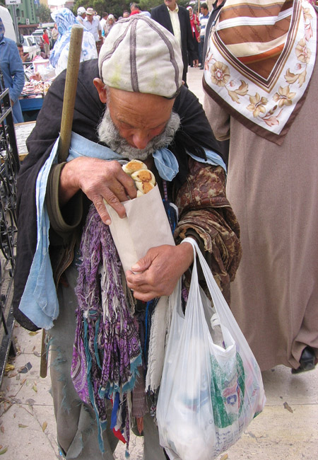 Bir lokma ekmek