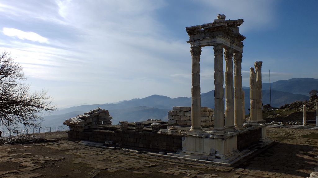 Pergamon Akropol (Bergama)- Trajaneum