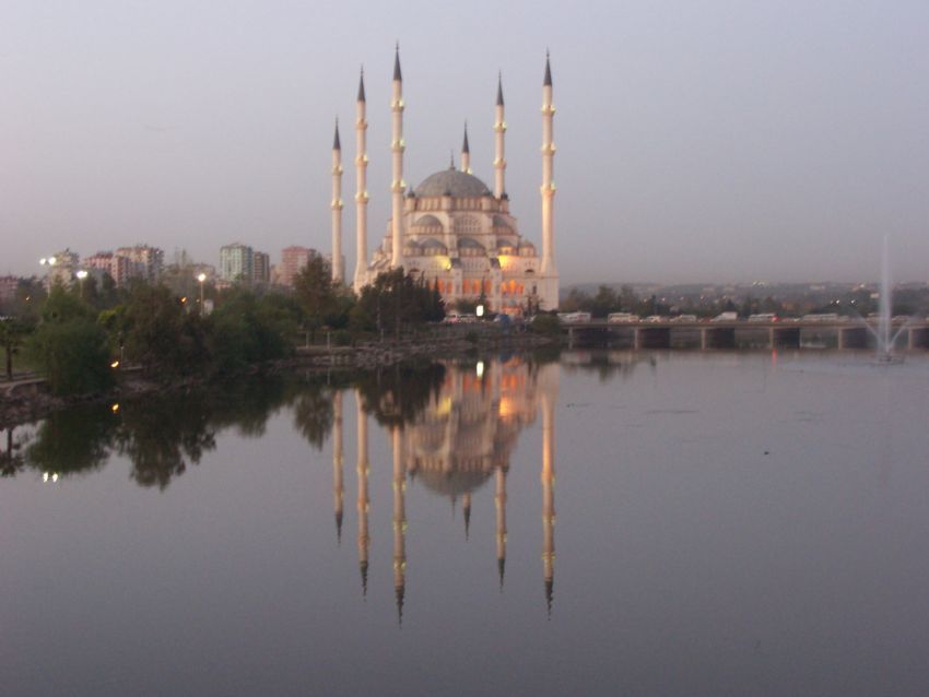 merkez cami yansma adana