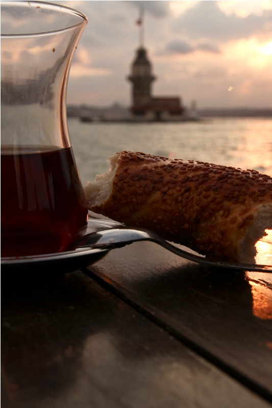 ay, simit ve istanbul