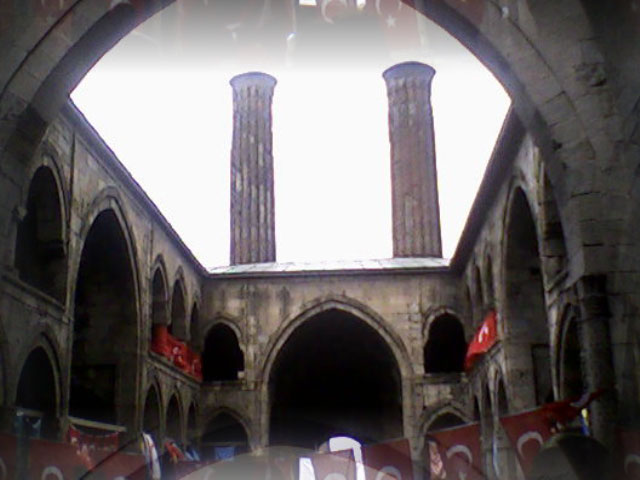 ifte minareli mederese