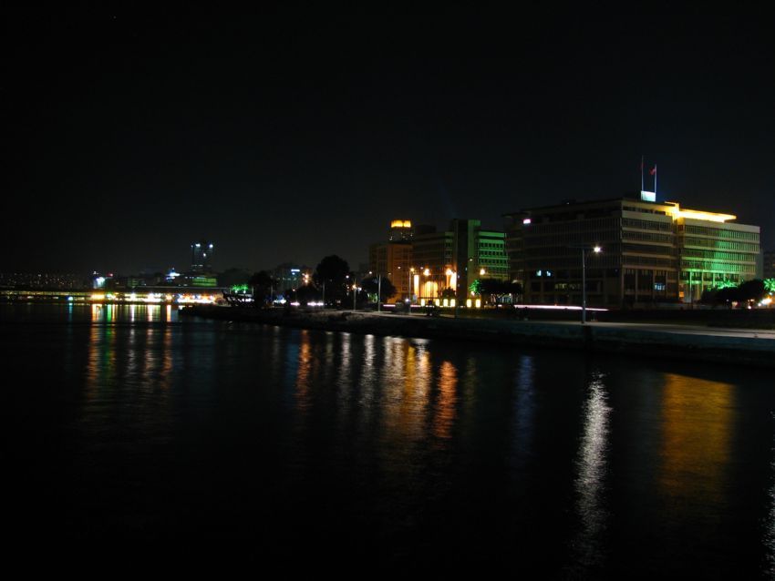 Bir bakadr zmir geceleri...