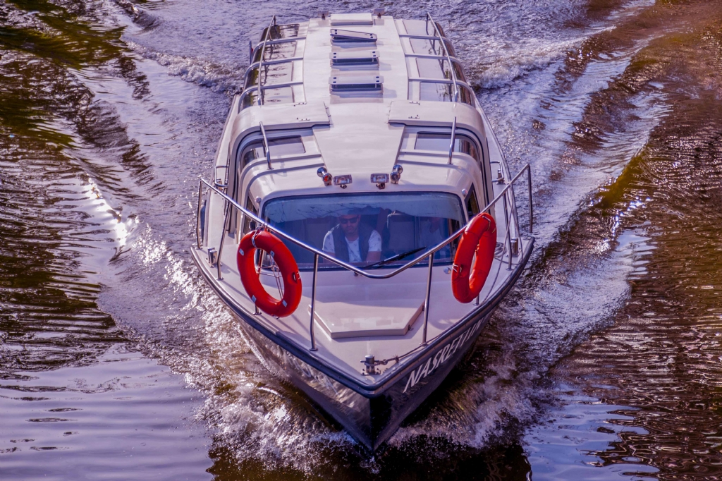 Porsuk aynda gezi teknesi