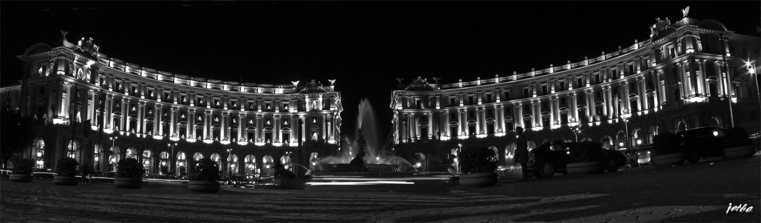 Rome - Repubblica - black-white night panoramik 