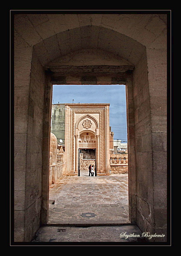 Mardin latifiye camii giri kaplar