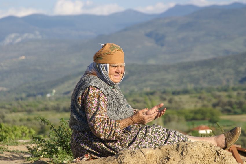 ninem laik trkiye tek trkiye iin dua eder