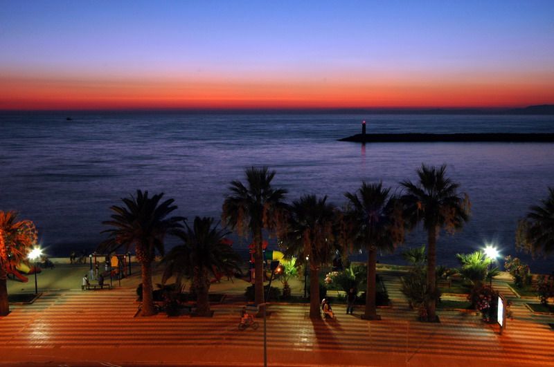 kuadasnda sahil,deniz ve gn batm..