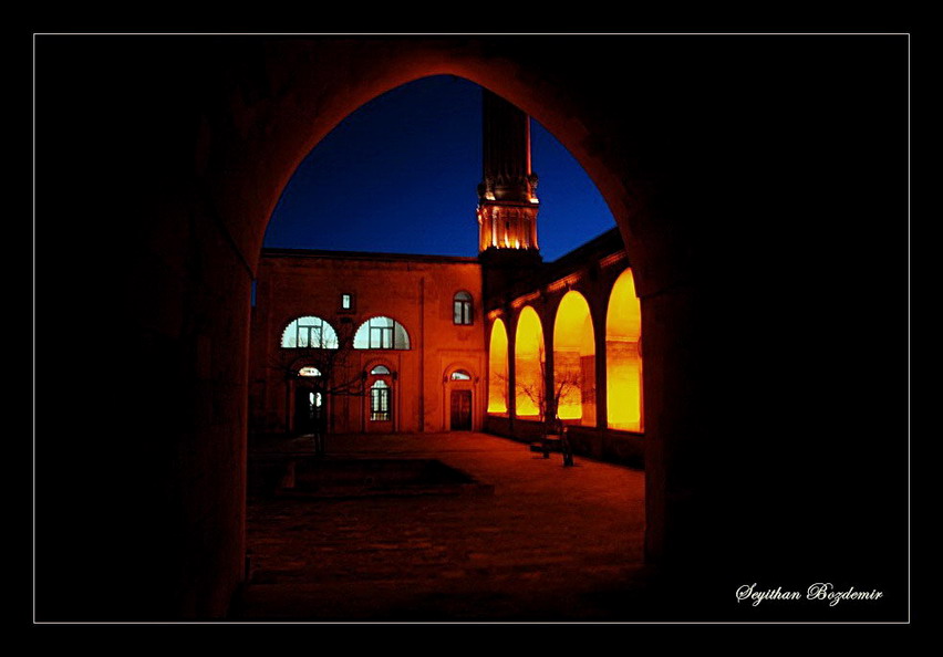 Mardin ehidiye camii ve medrese'si 