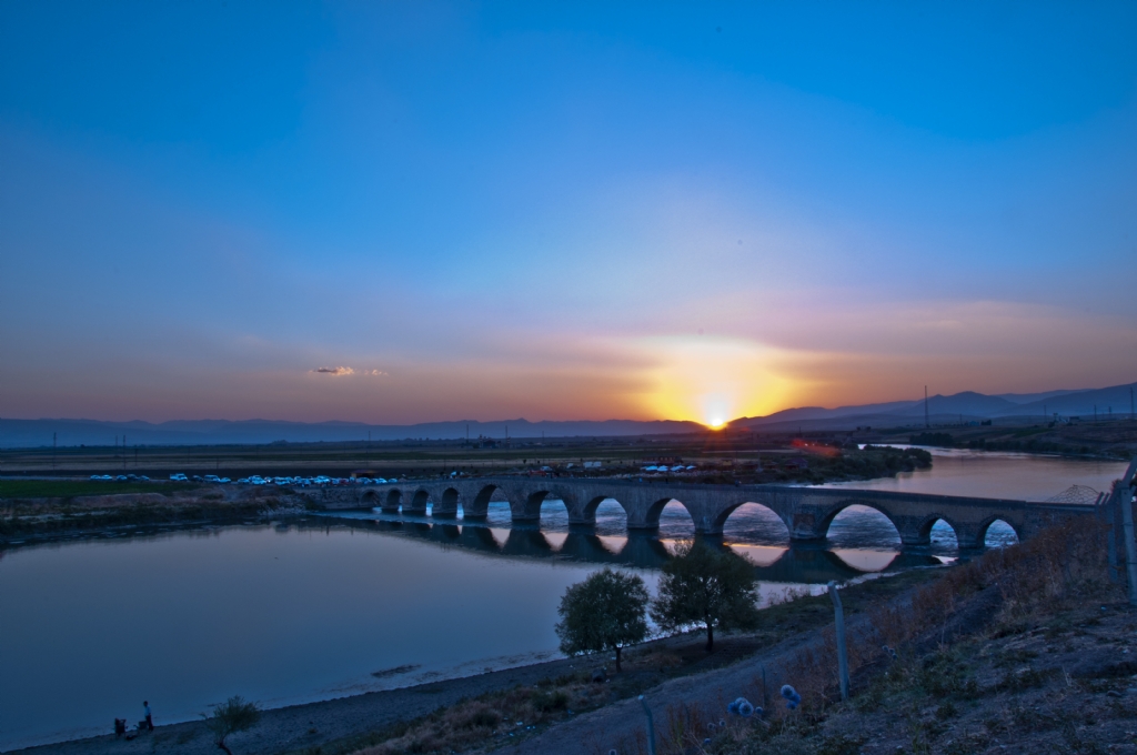 Mavi ile Kzln Bulumas