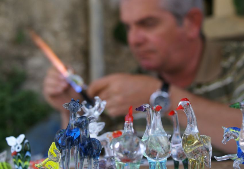 Bellapaier Glass Artist
