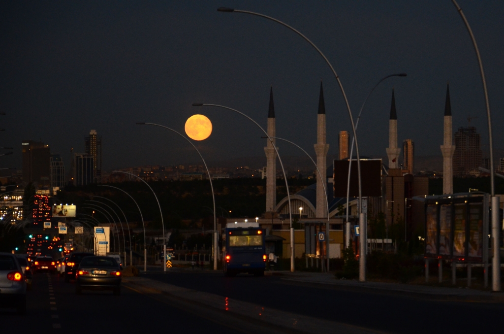 Ankara'da dolunay