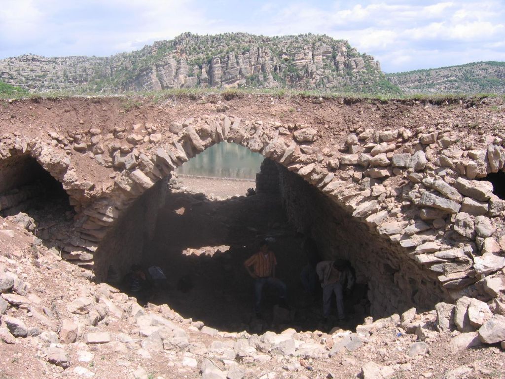 Dicle Bazmnd pek Yolu Han Harabesi