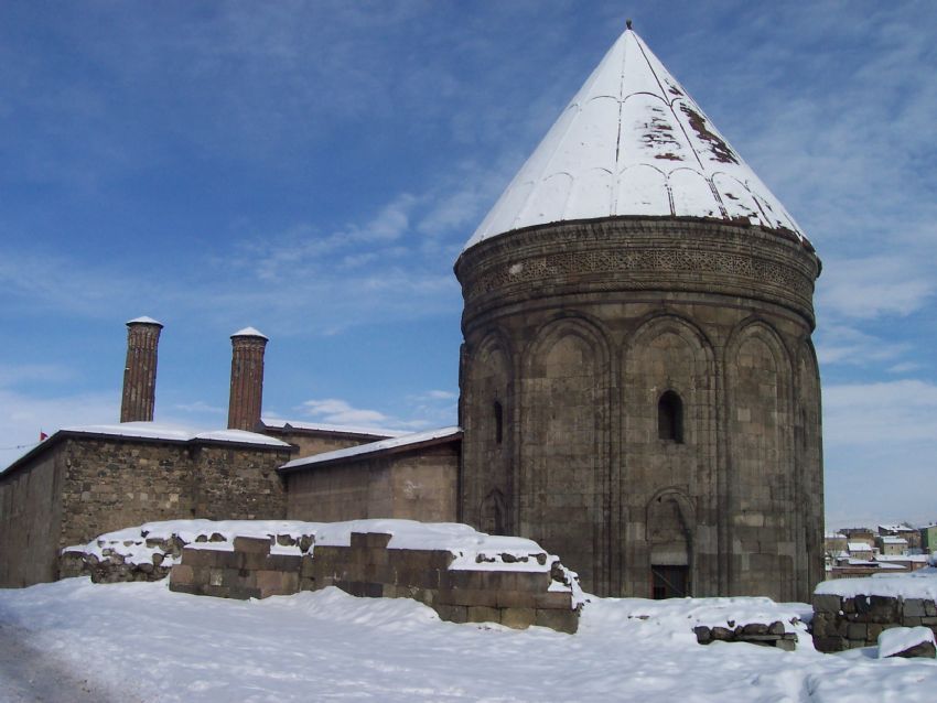 ifte minareli medrese