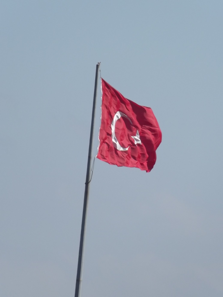 Dalgalan Sende afaklar Gibi Ey Nazl Hill !