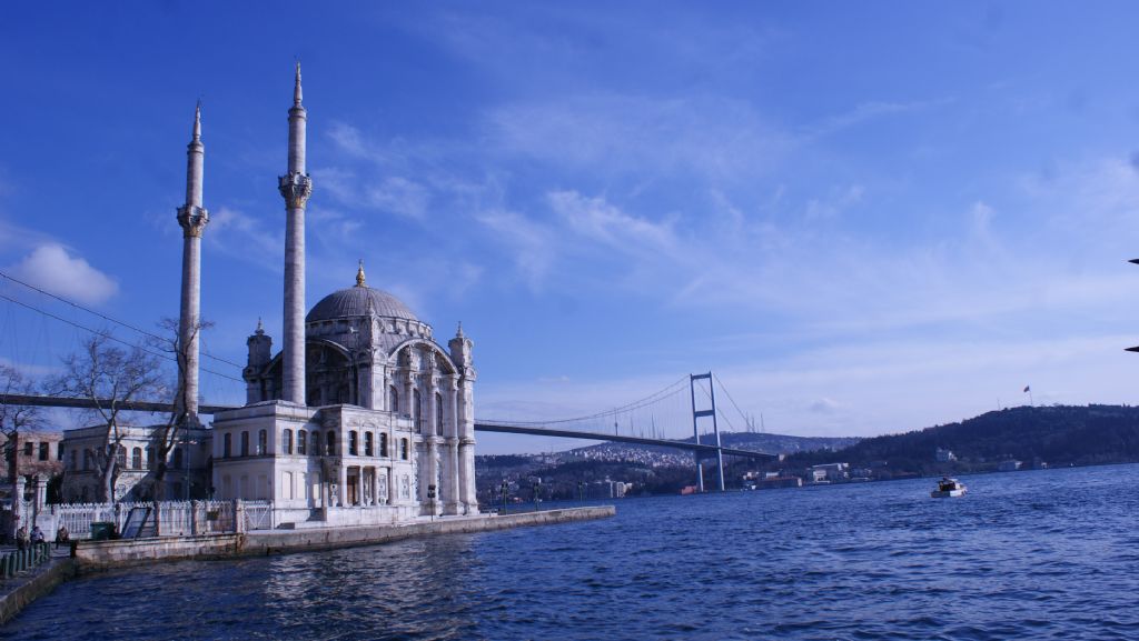 Ortaky Camii ve Boaz