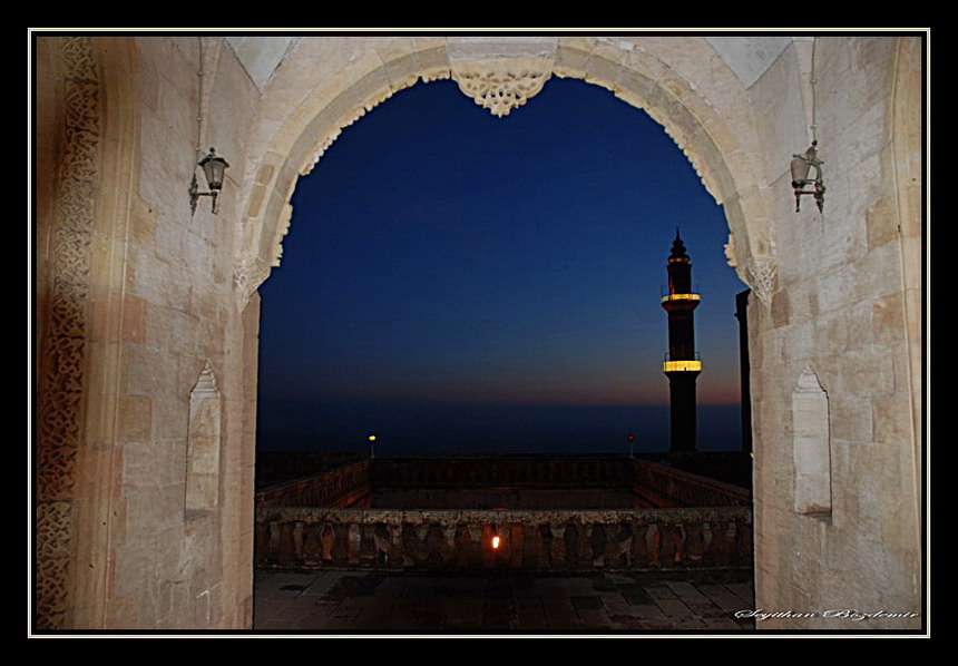 Mardin Tarihi PTT Binas ve ehidiye Minaresi