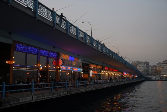 Galata K�pr�s�’nde Bir G�ne Daha Veda