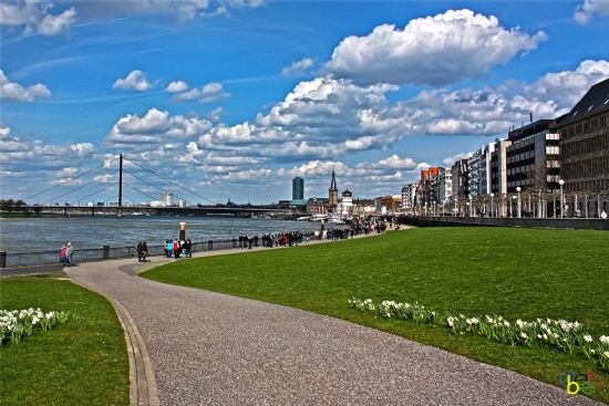Dsseldorf Rhine River Side