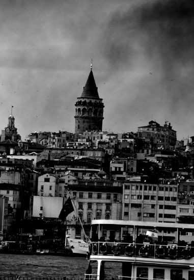 Galata’dan At Beni Hali. ’e n Tut Beni!