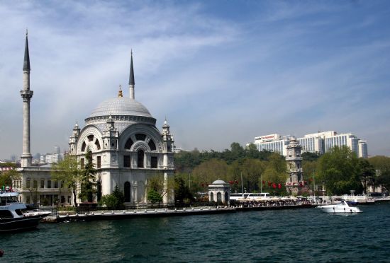 Bezmialem Valide Sultan Camii