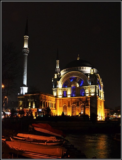 Bezm-i Alem Valide Sultan Camii