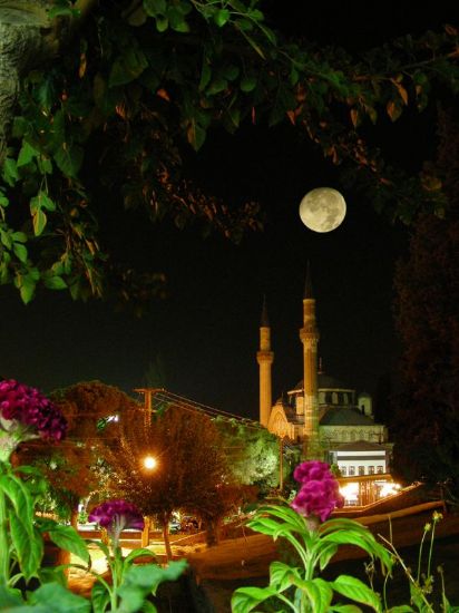 Manisa Muradiye Camii Ve Gece....