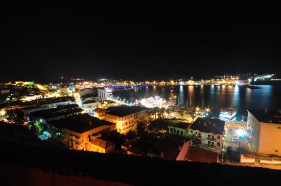 Gece Çeşme Ve Marina